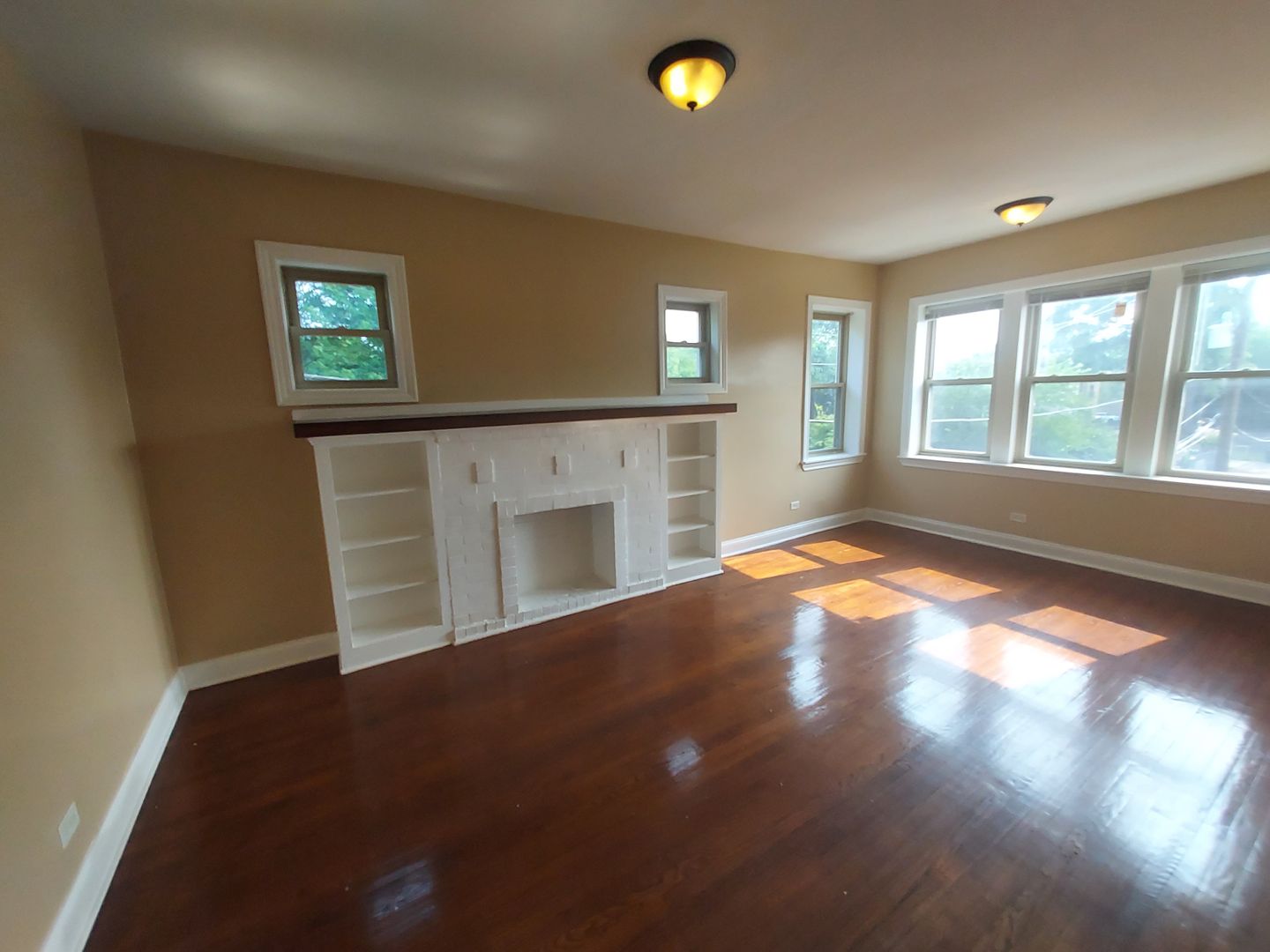 Chicago Apartment: 200 N Kenneth Ave