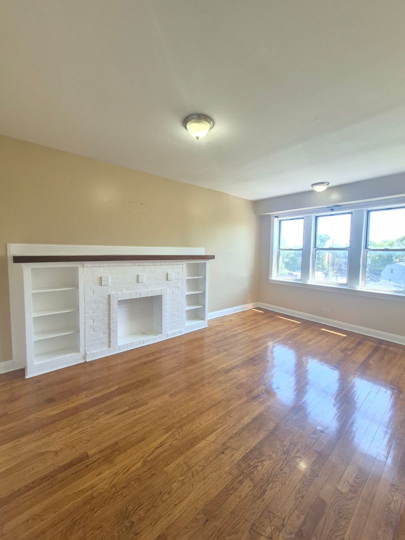 Chicago Apartment: 200 N Kenneth Ave