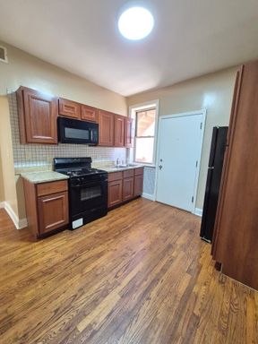 206 N Kenneth Ave, 206-2E, Chicago, IL 60624