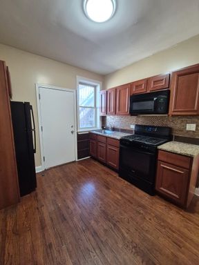 208 N Kenneth Ave, 208-1E, Chicago, IL 60624