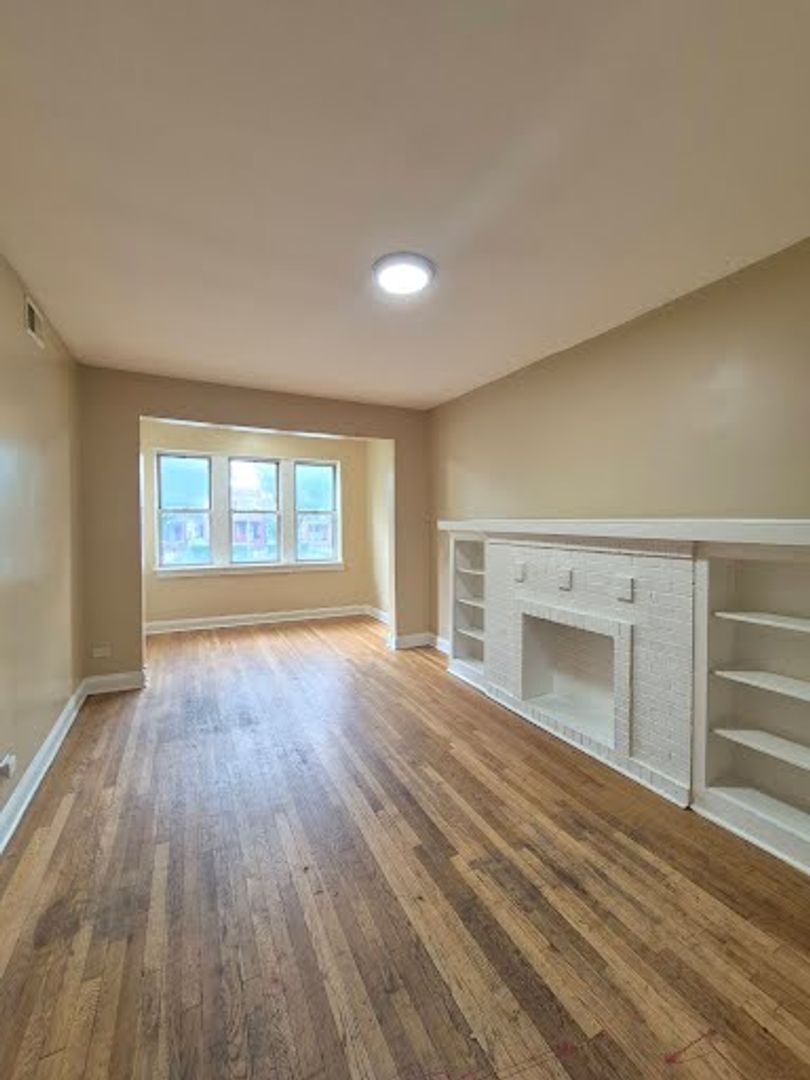 Chicago Apartment: 200 N Kenneth Ave