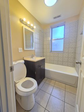 200 N Kenneth Ave, 200-2, Chicago, IL 60624