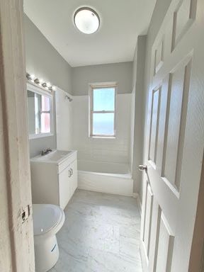 5735 W Washington, 5735-3, Chicago, IL 60644