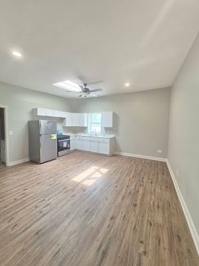 2815 W Harrison St - Unit 2815-8 – photo 1