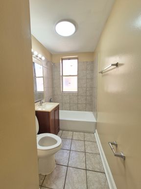 206 N Kenneth Ave, 206-2E, Chicago, IL 60624