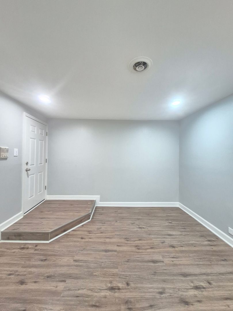 Chicago Apartment: 2815-17 W Harrison St