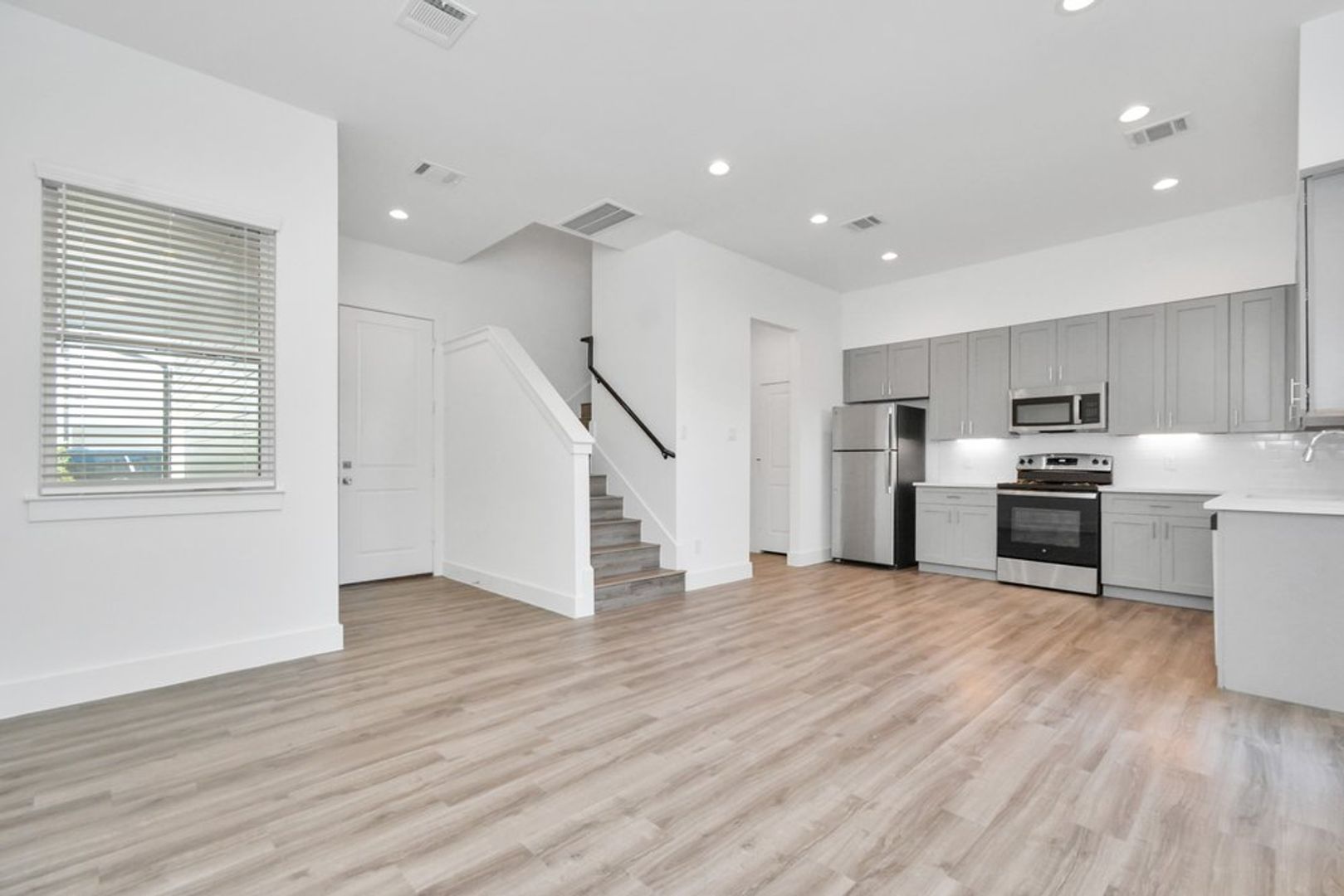 Houston Townhome: Laverne Laurel Lane (WD)