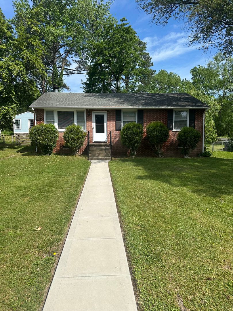 Henrico House: 2342 Leah Rd.