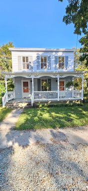 2 Bedroom 1 bath Duplex located in the heart of Tappahannock