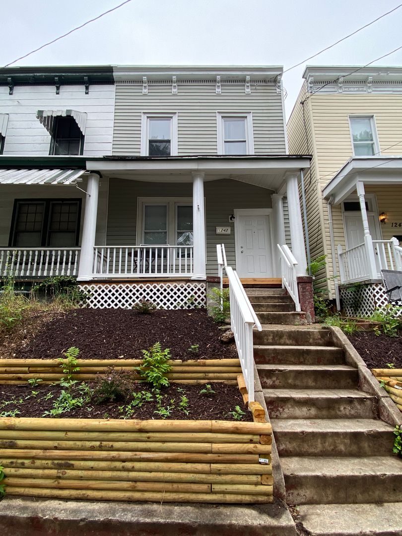Richmond House: 1242 Parkwood Avenue