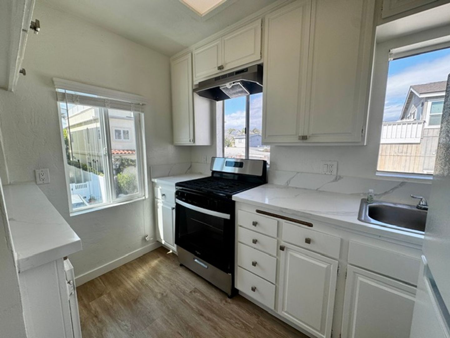 Ventura Condo: 1090 Bangor Ln