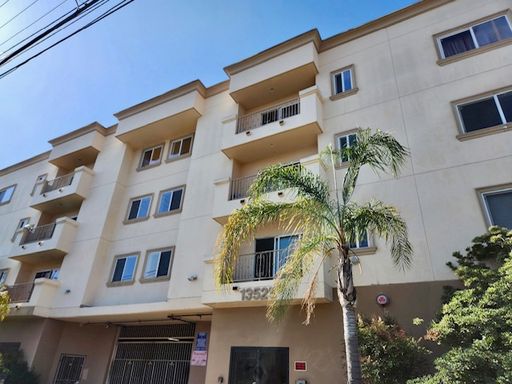 3 bedroom 2 bath condo on Vanowen – photo 1