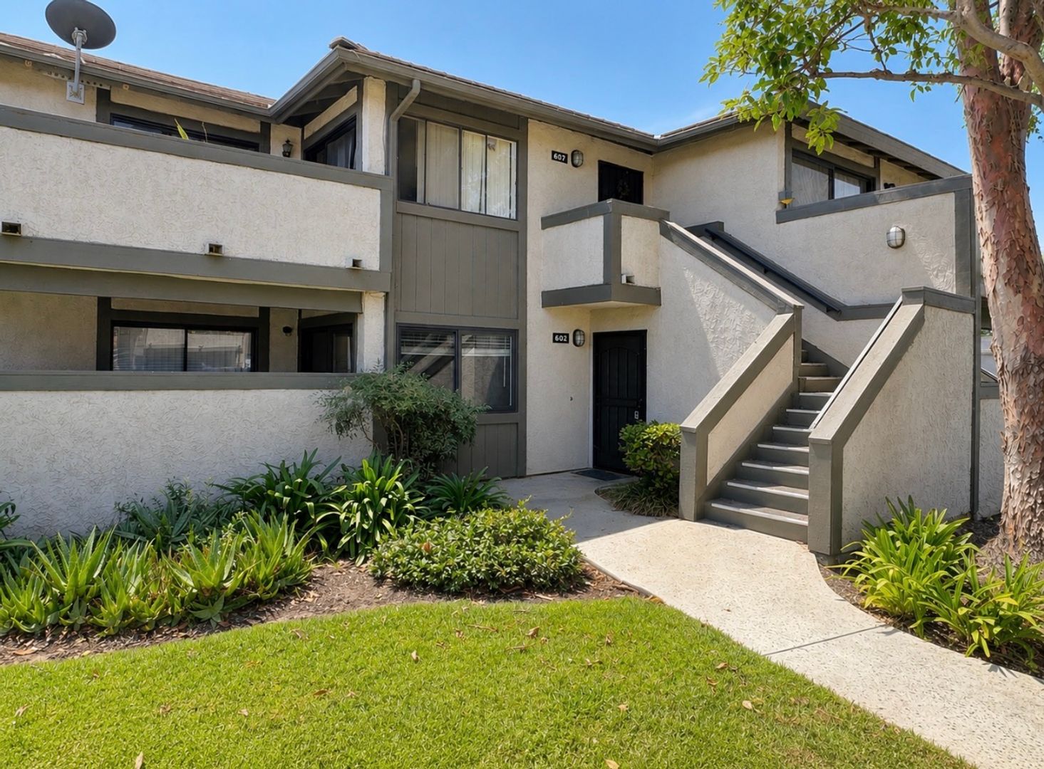 Moorpark Condo: 151 Majestic Ct Unit 602