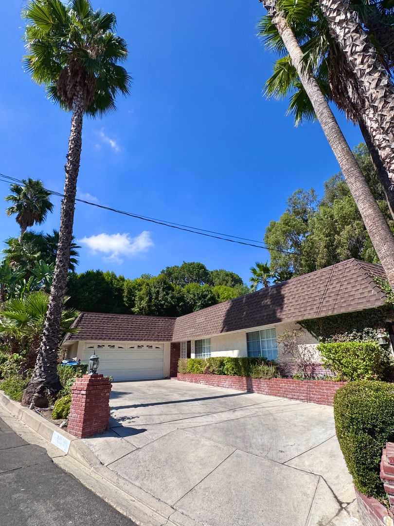 Woodland Hills House: 20445 Miranda St