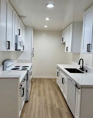Remodeled 1 bedroom in Encino
