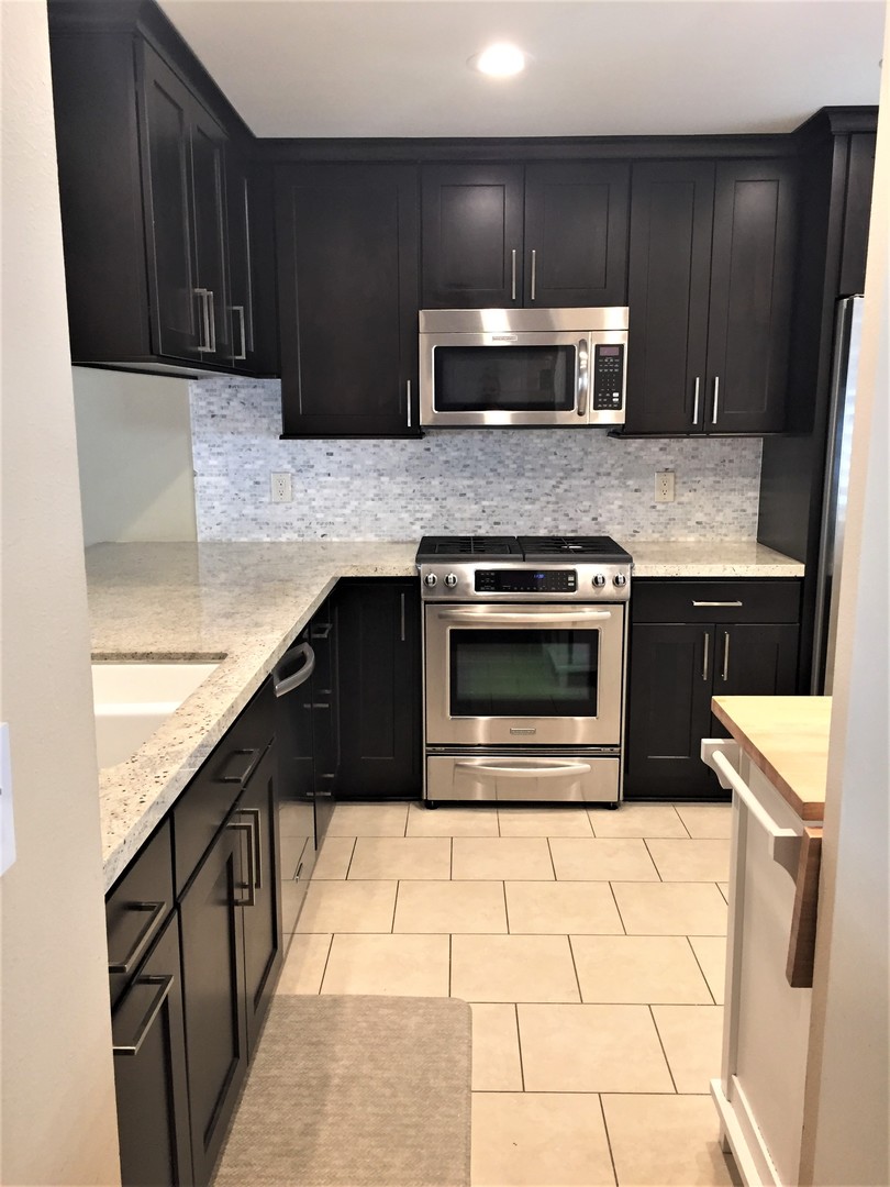 Woodland Hills House: 21555 Burbank Blvd. #70