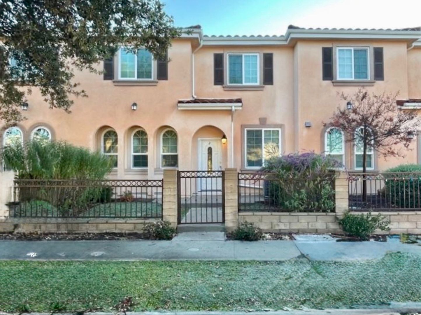 Simi Valley Townhome: 1701 Patricia Ave. #2