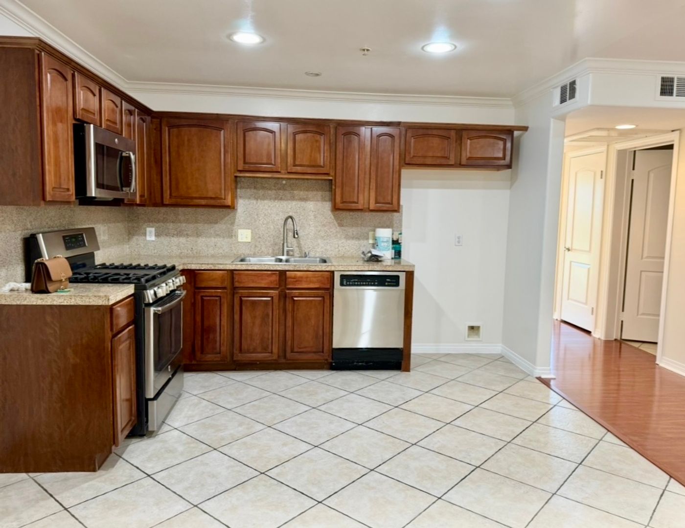 Van Nuys Condo: 13525 Vanowen St Unit 106