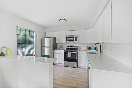 Renovated 2 Bed 1.5 & Bath w/ W/D