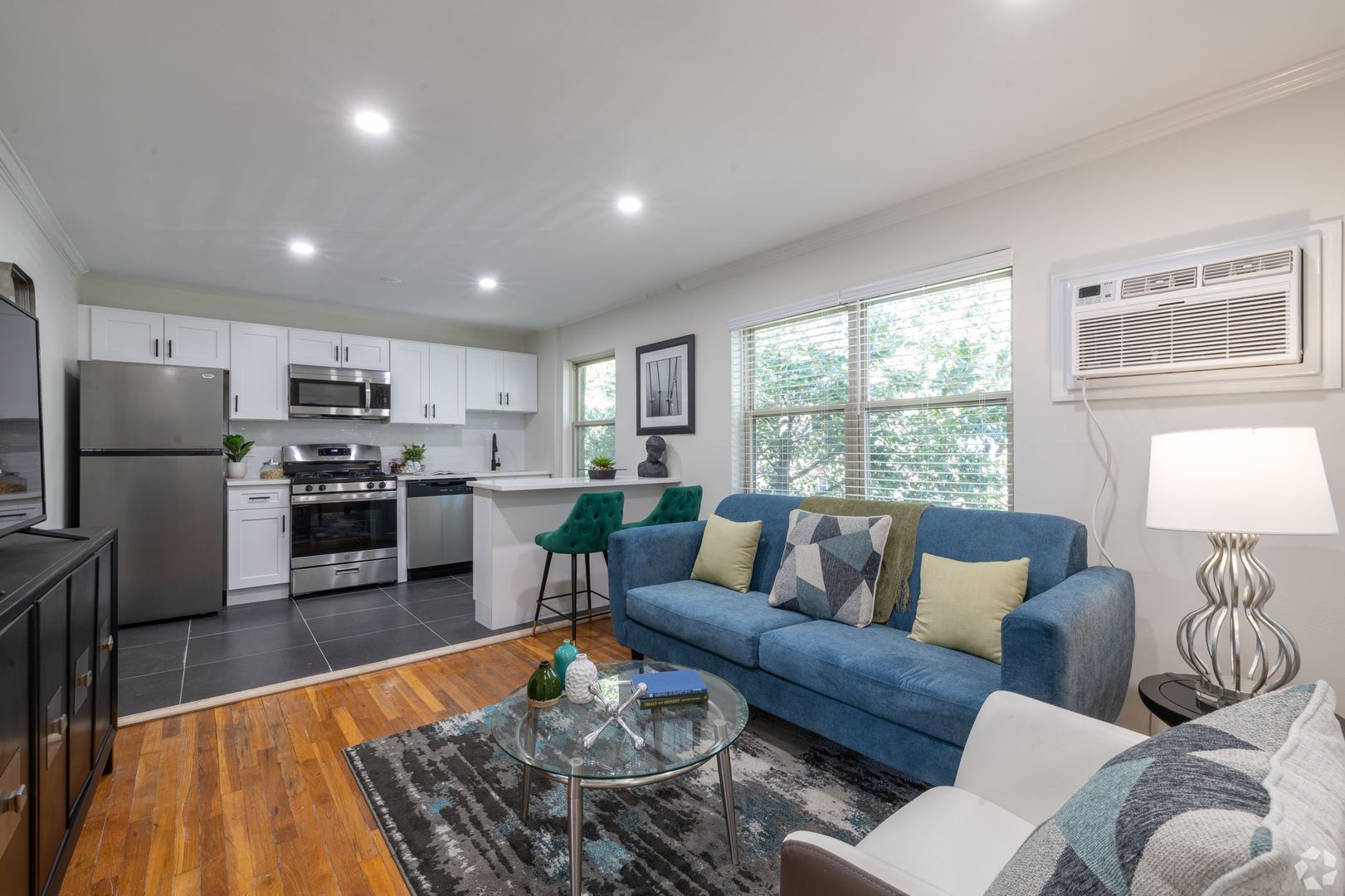 Leonia Apartment: 96E Lakeview Ave