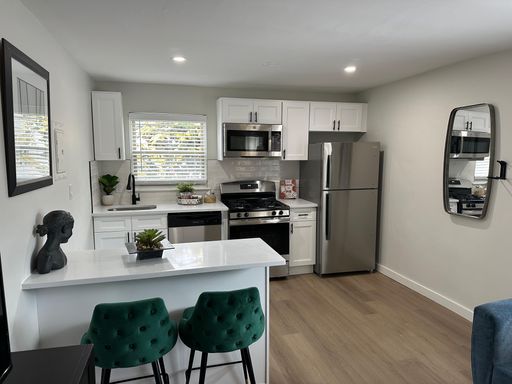 Renovated 2 Bed 1 Bath w/ W/D - Second Floor