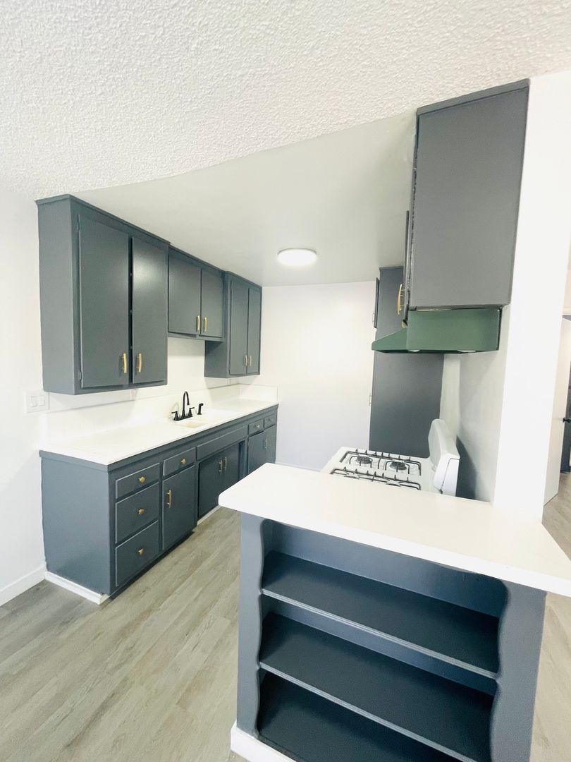 Oxnard Apartment: 220 S. E Street, #1-8