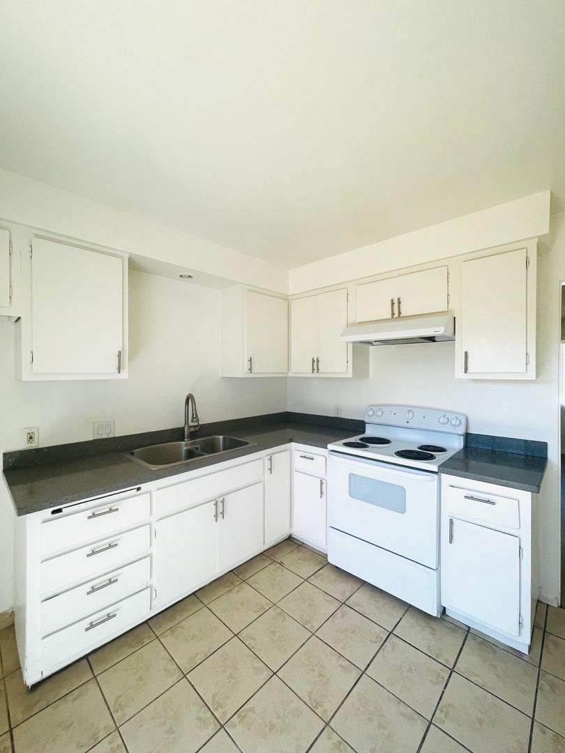 Santa Paula Apartment: 720-722 N. Ojai Rd.