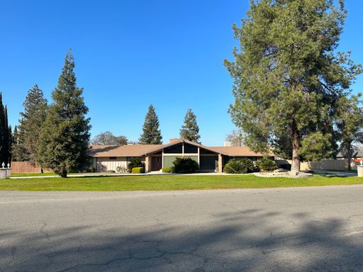 5725 E. Park Circle Drive (Clovis/Butler) – photo 1