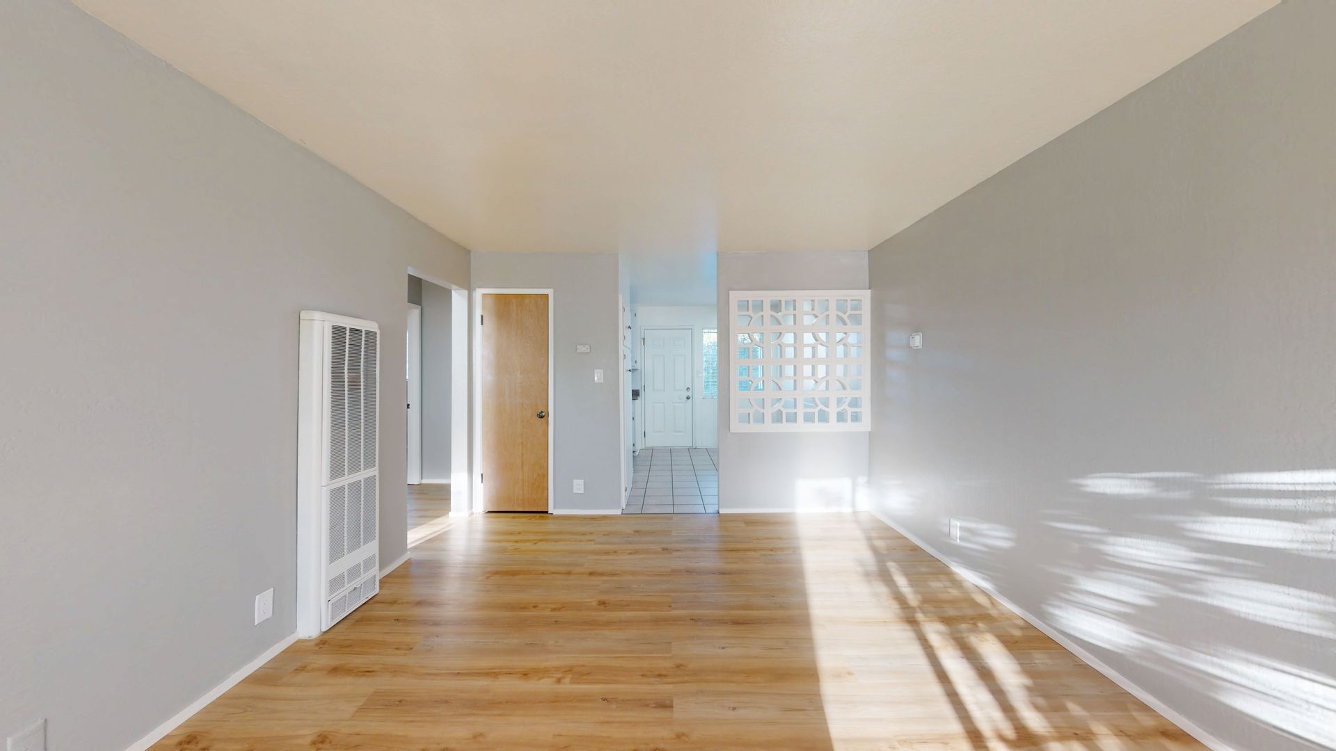 Oakland Apartment: 2858–2860 Brookdale Ave