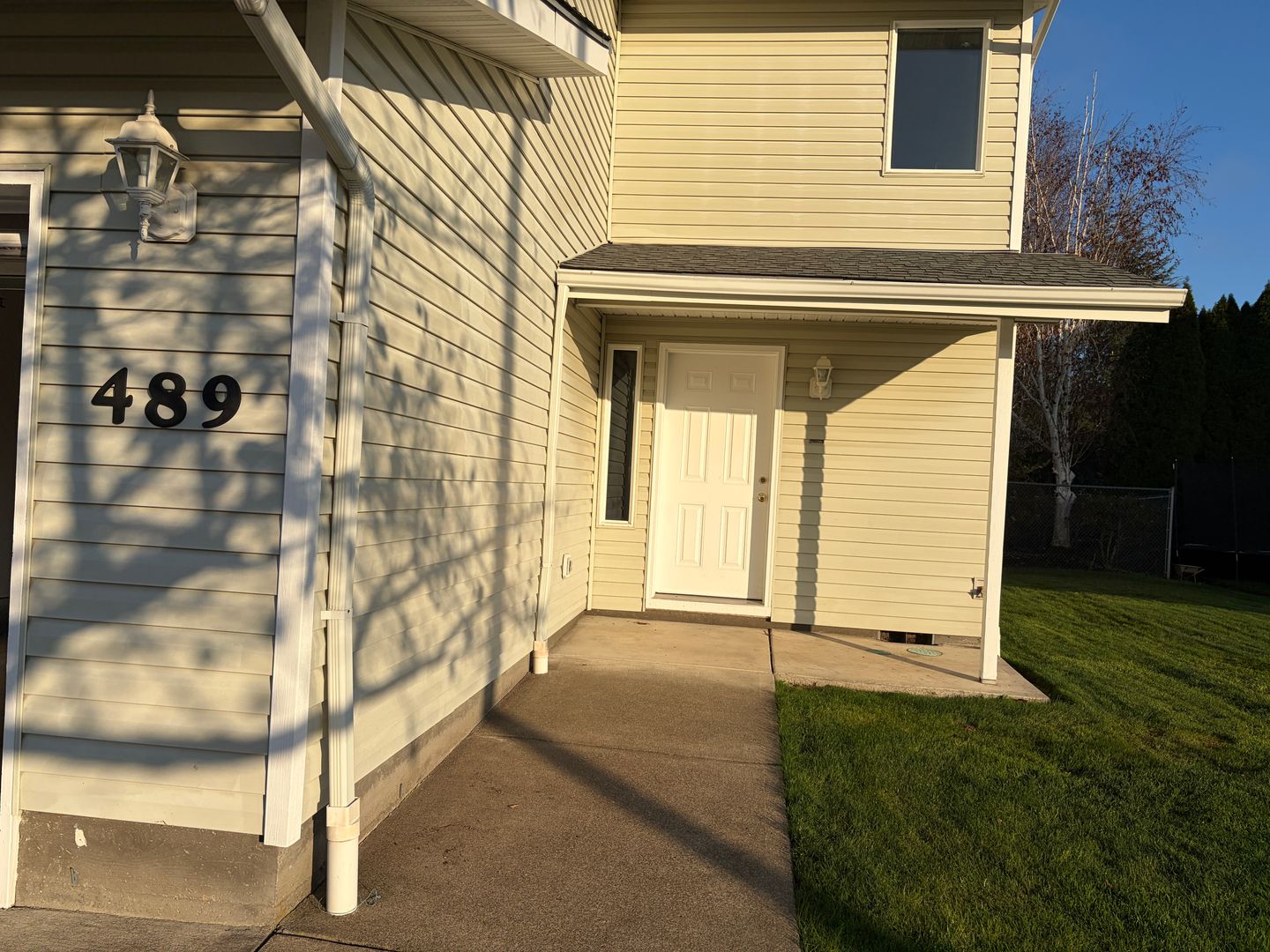 Monmouth Apartment: 487 & 489 Ecols St S