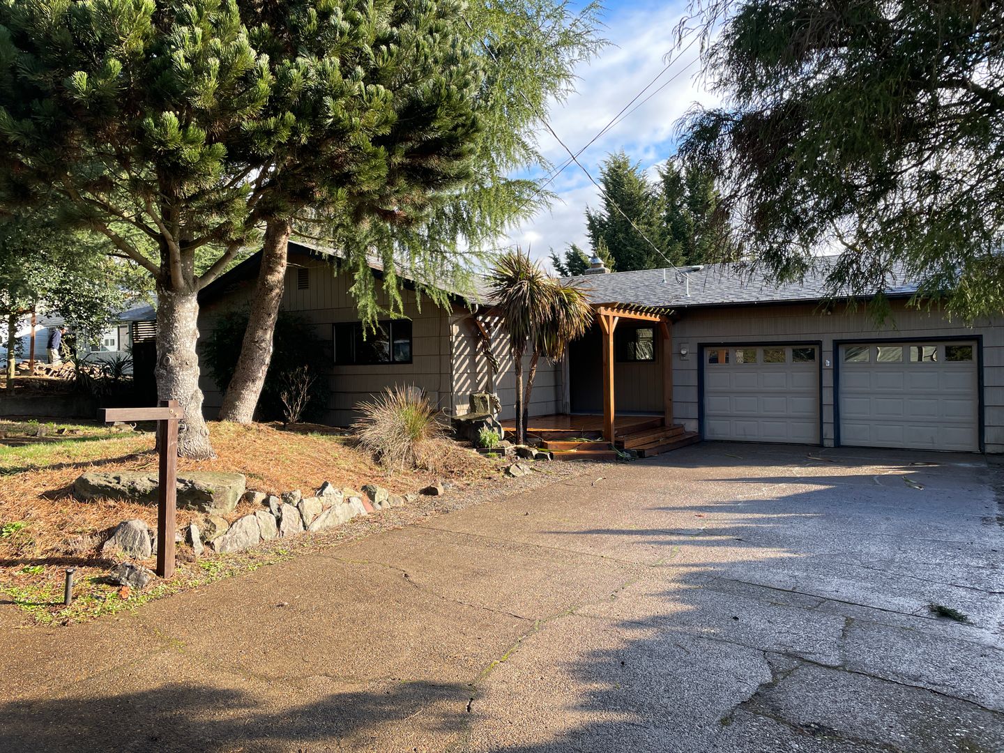 Salem House: 3344 6th Ave S