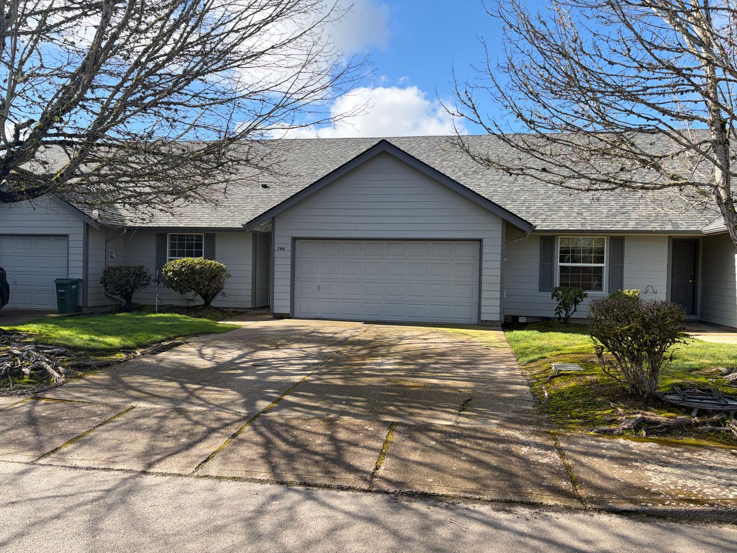 Monmouth Apartment: 762-766 Catron St N