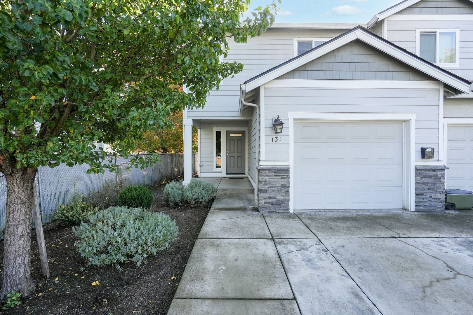 Monmouth House: 131 Ackerman St. W