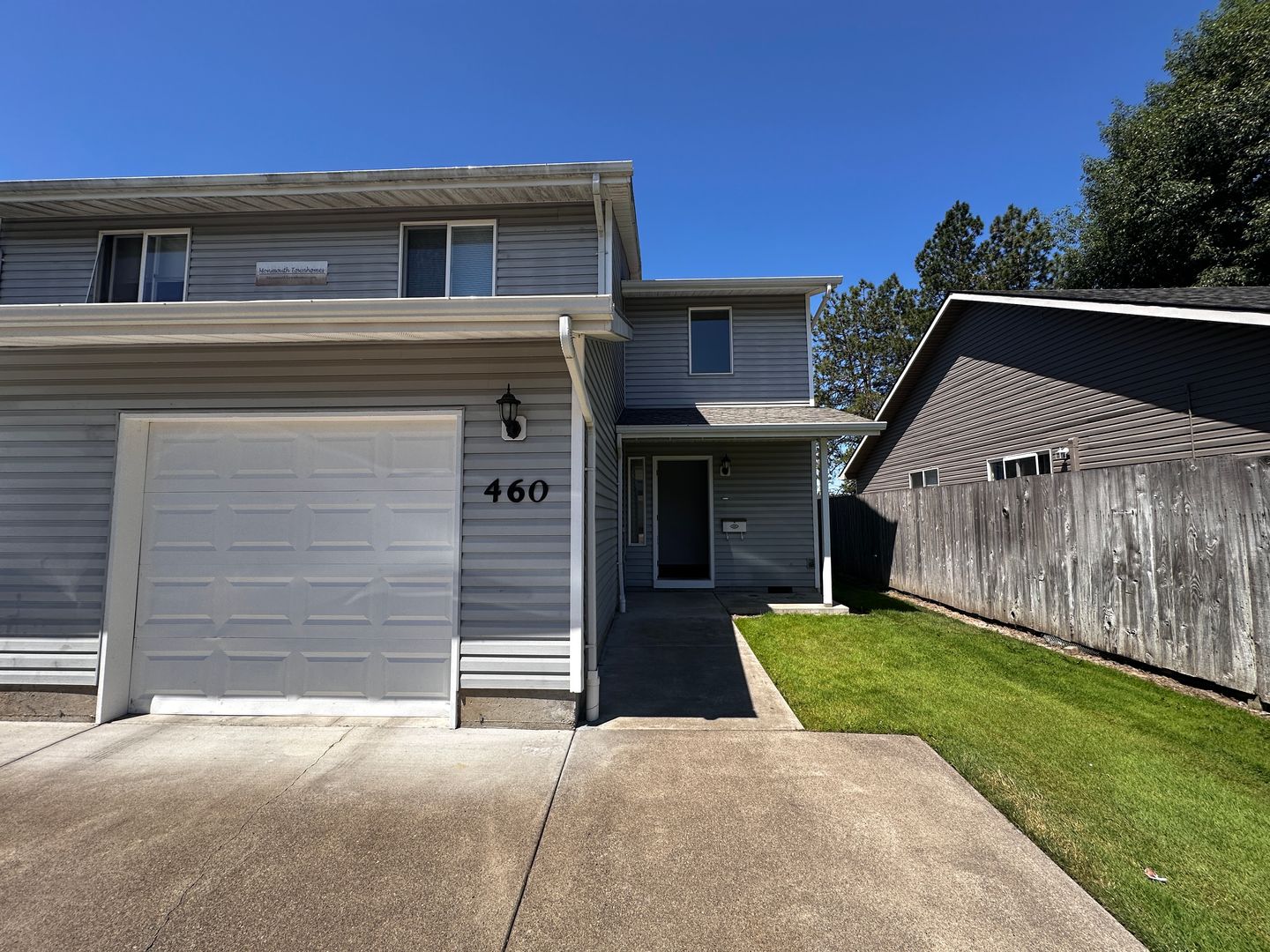 Monmouth Apartment: 460 & 462 Ecols St S
