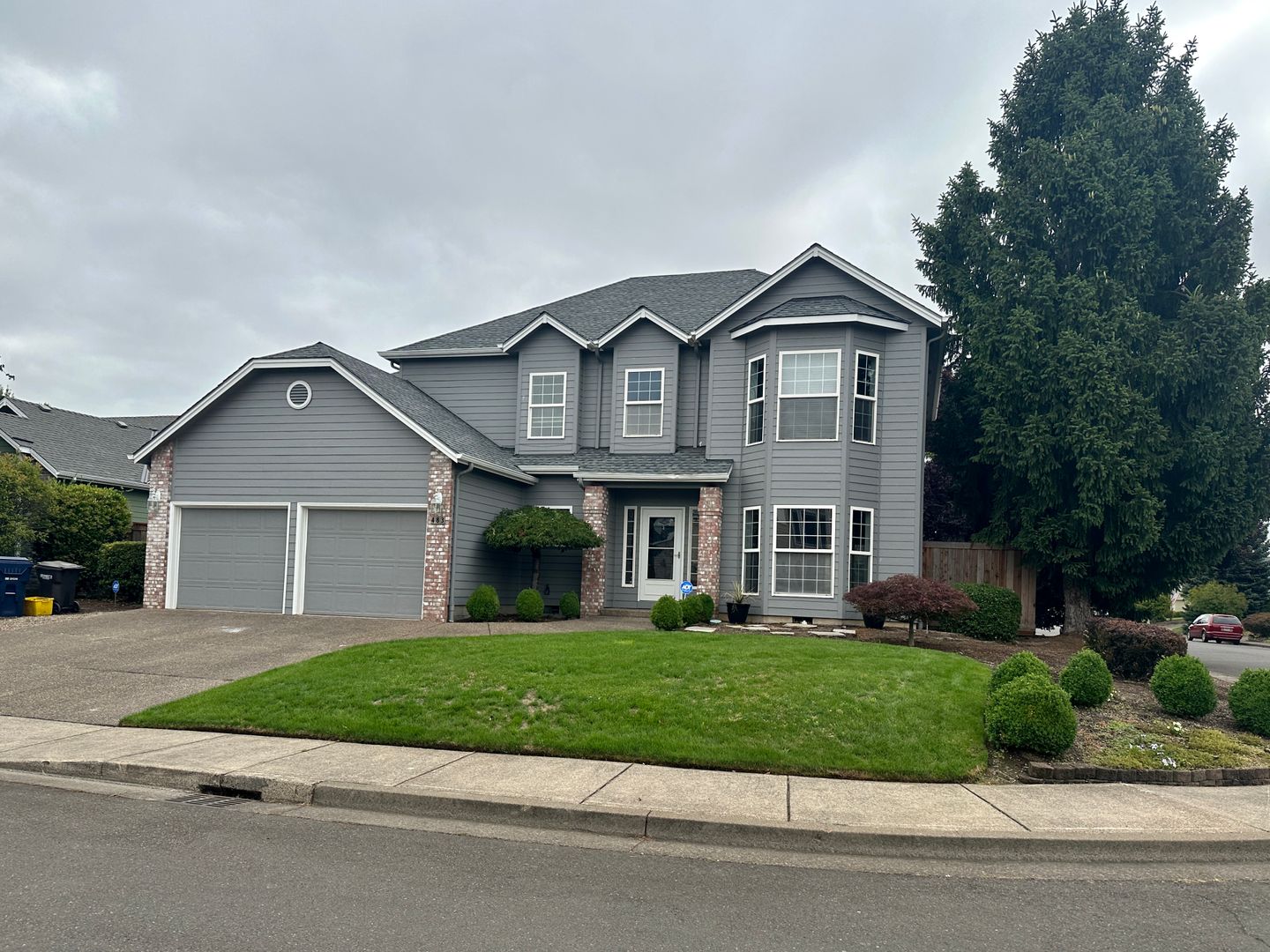 Monmouth House: 483 Yellowstone Dr S