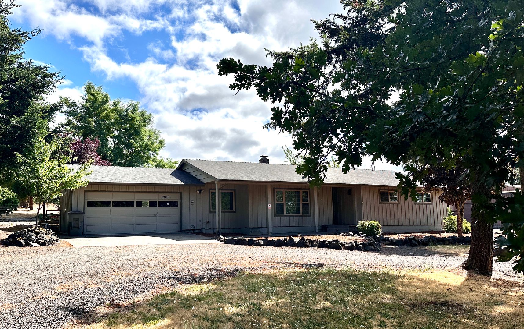 Sheridan House: 18040 Highway 22