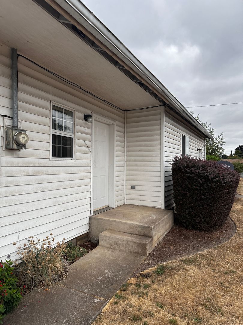 Monmouth Multiplex: 1033 Main St E