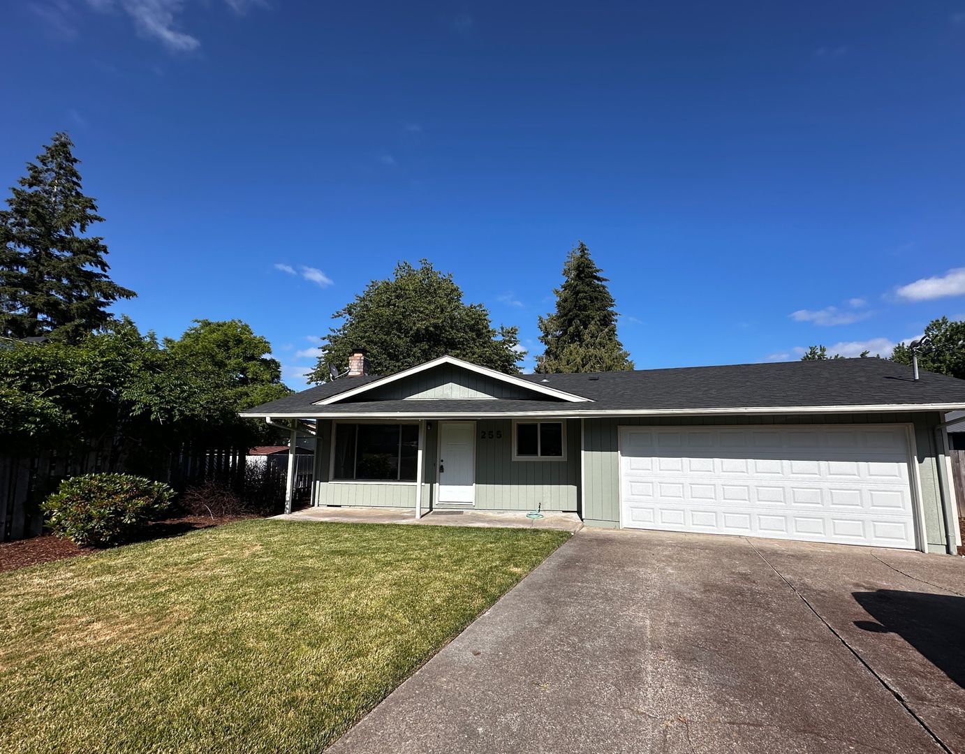 Monmouth House: 255 Heffley St S