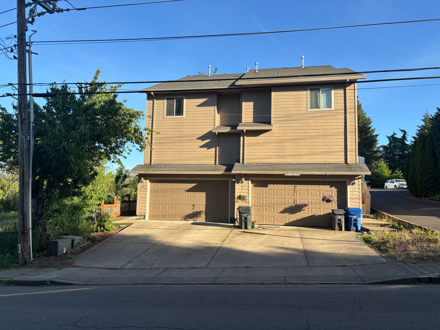 Salem Apartment: 940/942 River Bend Rd NW