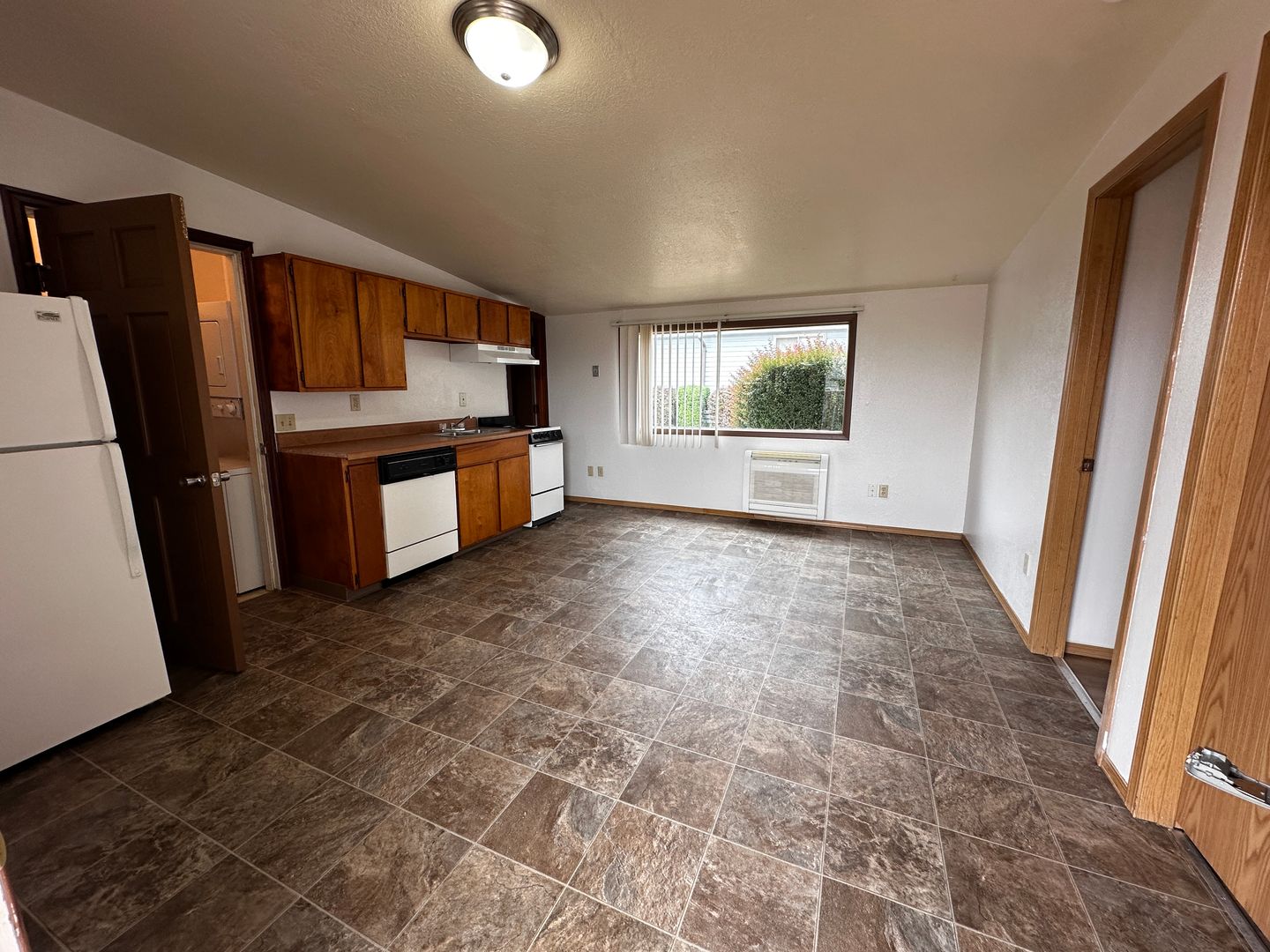 Monmouth Multiplex: 1033 Main St E