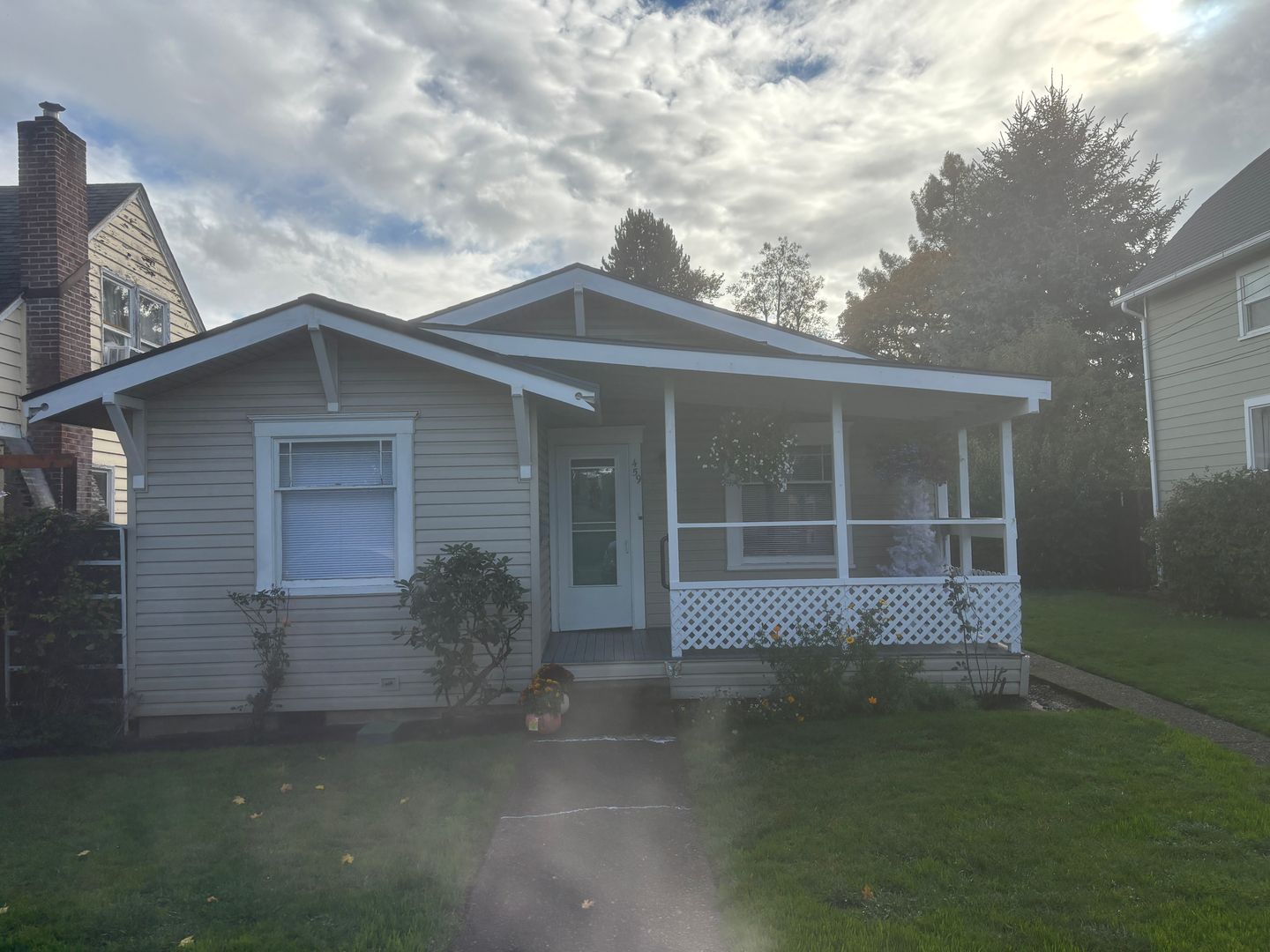 Dallas House: 459 SE Washington St