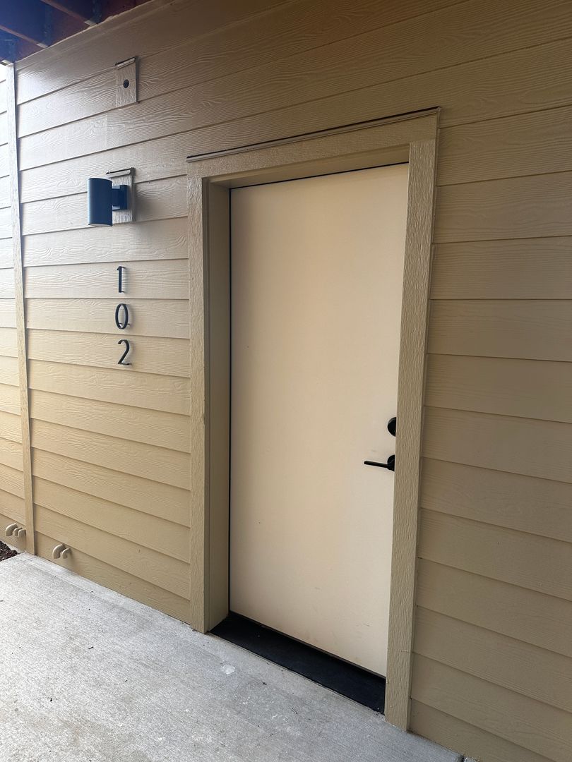 Salem Apartment: 1341-1349 Waller St Se