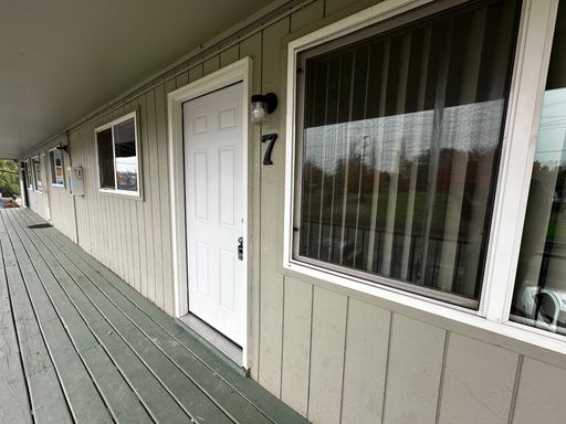 1 Bedroom 1 Bath upstairs unit – photo 1