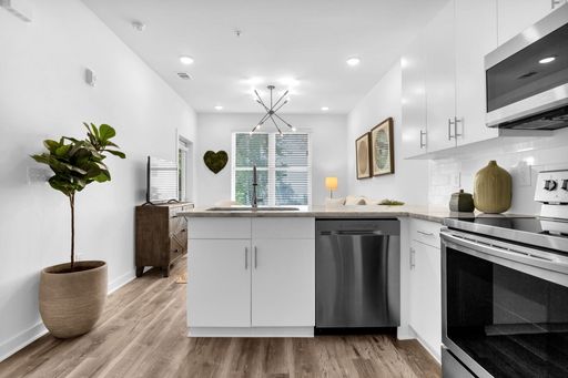 STUNNING MIDTOWN 1BED 1BATH – photo 1
