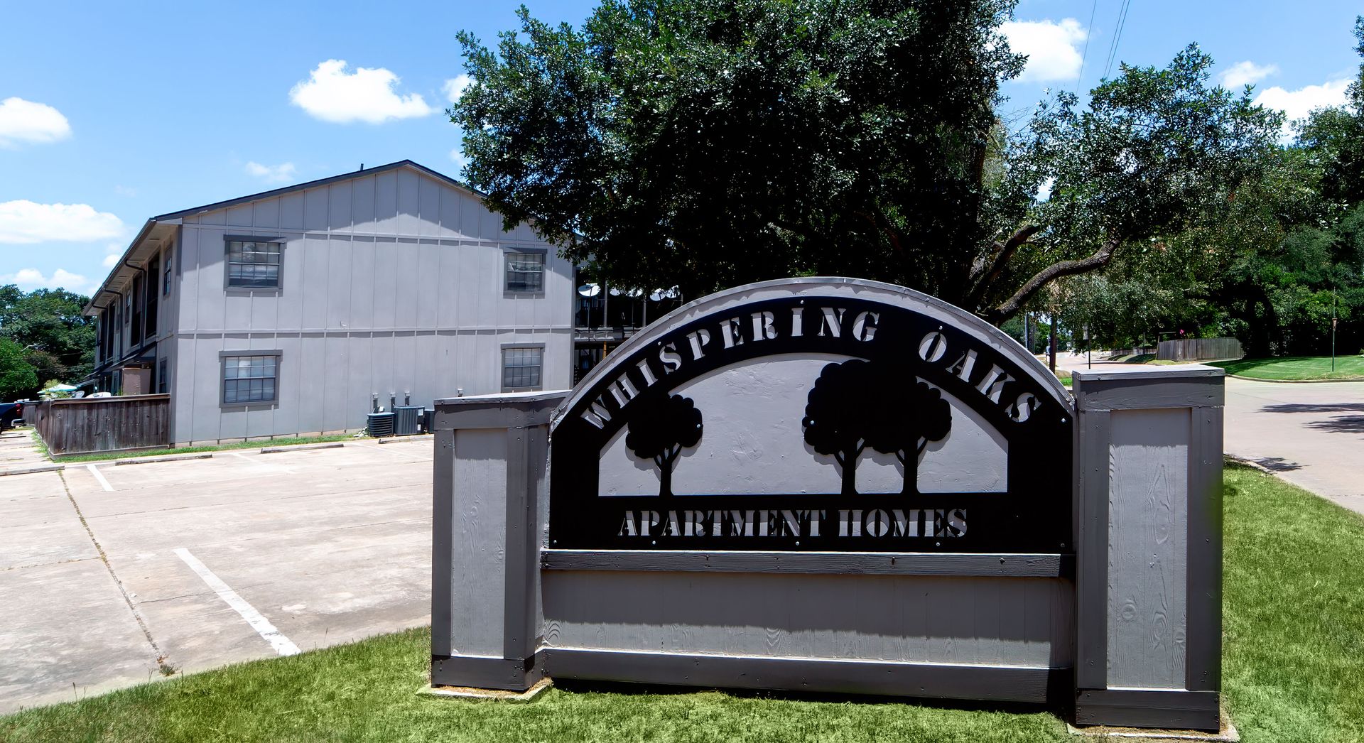Sealy Apartment: 203 Maler Rd
