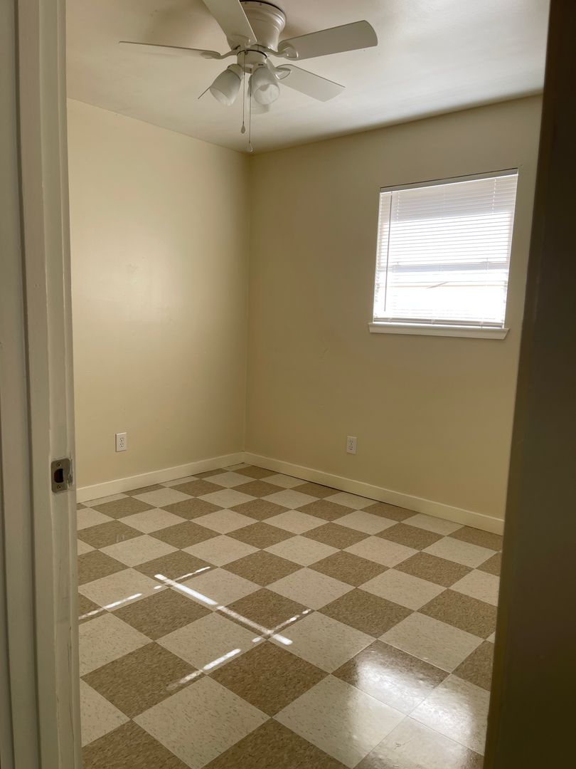 Rosenberg Apartment: 1205 - 1209 Mulcahy St