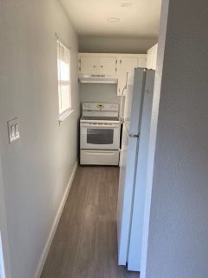 Sealy Apartment: 203 Maler Rd