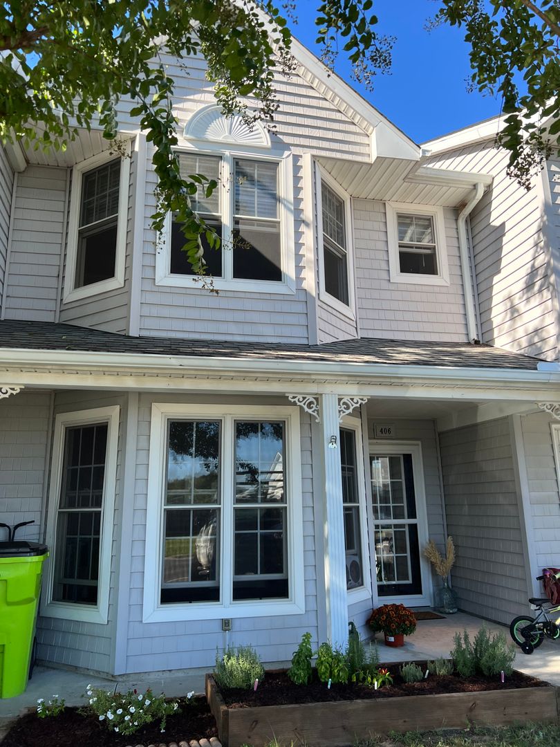 Milton Townhome: 406 S Spinnaker Lane