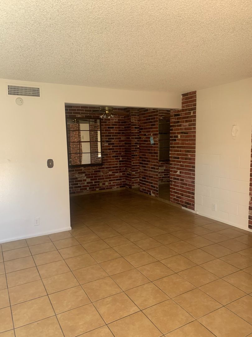 Las Vegas Condo: 605 S. Royal Crest Cir. #15