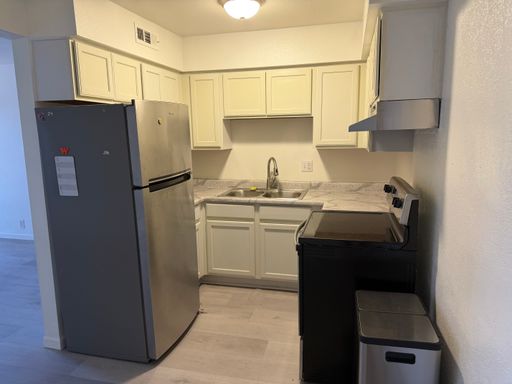 2 Bedroom 1 Bath In Central Las Vegas – photo 1
